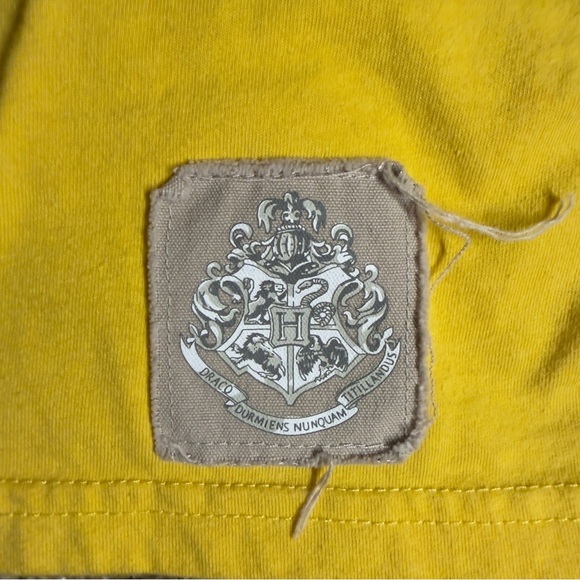 Hufflepuff Quidditch Team Captain T-Shirt - Yellow - Picture 3 of 5